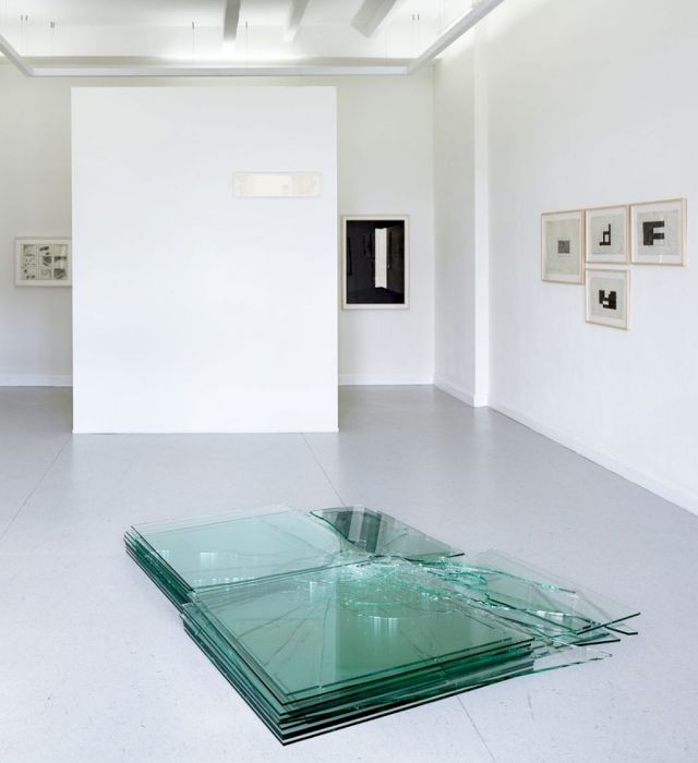 Installation view “zu Gast (4) Conceptual Space – works from the Sammlung Markus Michalke (München)” KUNSTSAELE Berlin, 2014. Photo: Jan Brockhaus